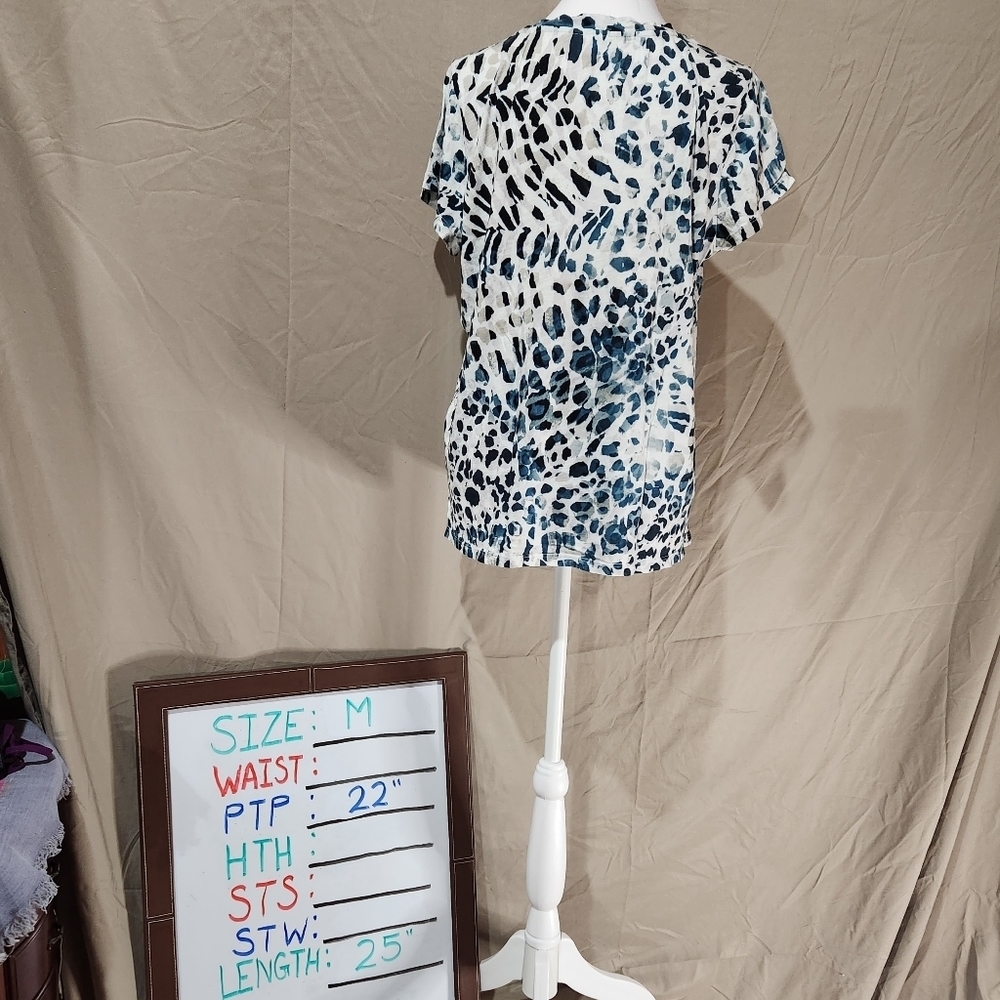 Vince Camuto M‎ blue and taupe leopard print scoop neck short sleeve tee - Picture 4 of 4